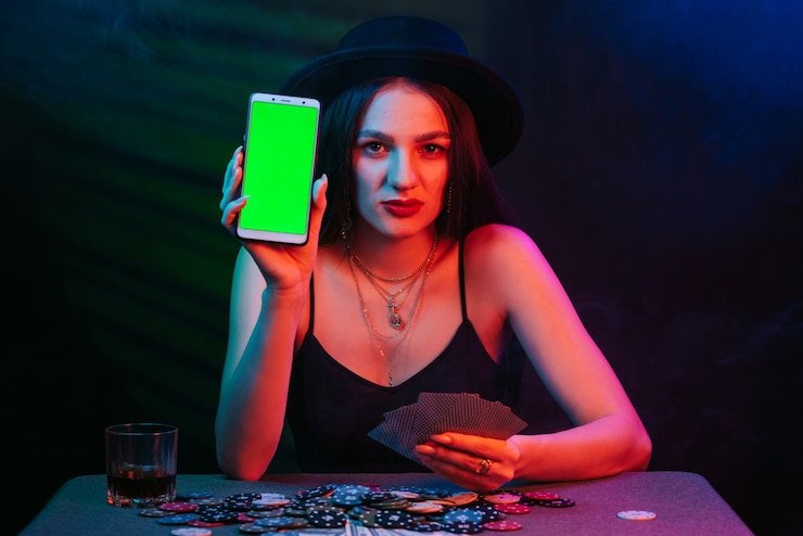 Antarmuka aplikasi mobile kudustoto dengan menu sportsbook dan permainan kartu